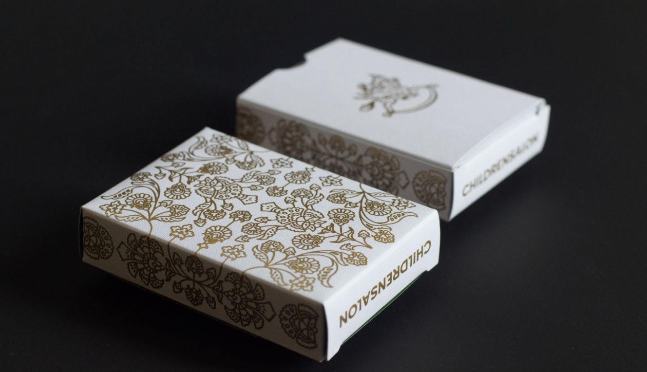 childrensalon ornate gold foiled playing card tuckbox with metallic green inside